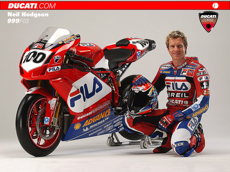 foto Neil Hodgson op zijn Ducati999F03 wereldkampioen 2003