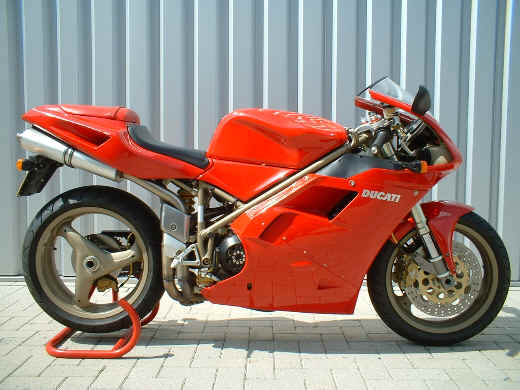foto van de Ducati 916 in biposto uitvoering